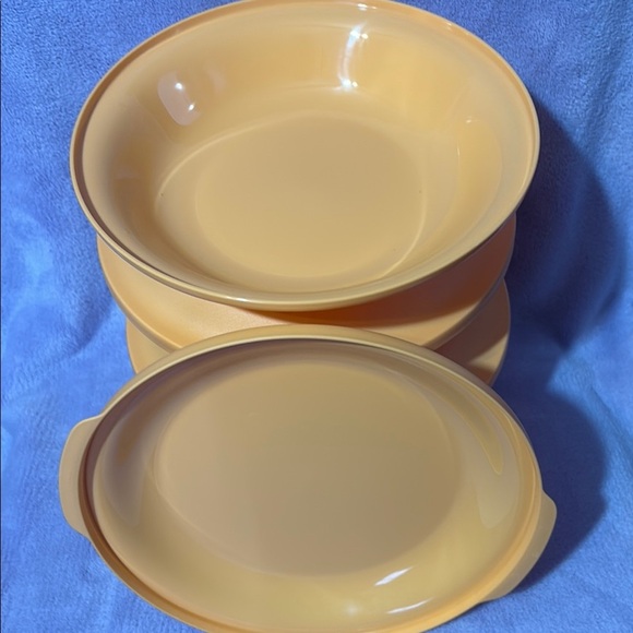 Set of Yellow Tupperware Plates - Picture 2 of 6
